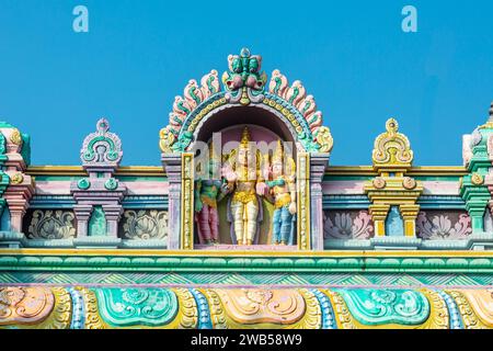 Colorful fertility deities statues on top of Karukathamman Temple, Mahabalipuram, Tamil Nadu, South India Stock Photo