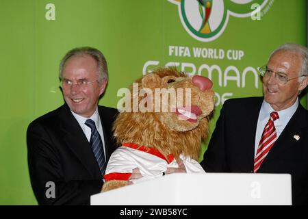 2 February 2006: England manager Sven Goran Eriksson shares the podium with official mascot GOLEO VI and President of the 2006 Fifa World cup Franz Beckenbauer during an official function at Gibson Hall in the City of London. BECKENBAUER passes away in Germany on Sunday 7th January aged 78 years Stock Photo