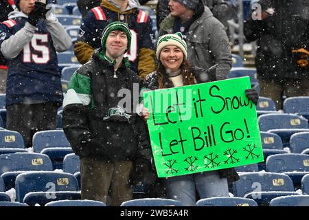 Foxborough, Massachusetts, USA. 7th Jan, 2024. Massachusetts, USA; New York Jets fans hold a sign before a game against the New England Patriots in Foxborough, Massachusetts. Eric Canha/CSM/Alamy Live News Stock Photo