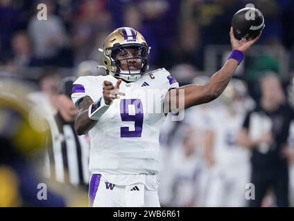 Houston, United States. 08th Jan, 2024. Washington Huskies quarterback Michael Penix Jr. passes against the Michigan Wolverines in the second quarter during the 2024 College Football Playoff National Championship at NRG Stadium in Houston, Texas on Monday, January 8, 2024. Photo by Kevin M. Cox/UPI Credit: UPI/Alamy Live News Stock Photo