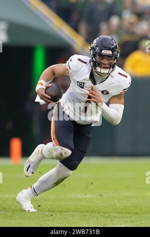 Green Bay, WI, USA. 7th Jan, 2024. Chicago Bears Linebacker Tremaine ...