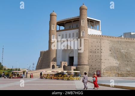 BUKHARA, UZBEKISTAN - SEPTEMBER 09, 2022: The main gate of the ancient Ark fortress on a sunny day Stock Photo