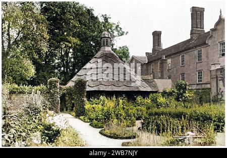 The Dairy Garden Easton Lodge in Gardens Old & New Vol 3 MG2GO AI. Stock Photo