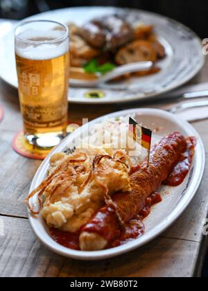 Berlin, Germany. 05th Jan, 2024. Food and drink on a table at the Ständige Vertretung restaurant. VAT has risen again to 19 percent in the restaurant industry since the beginning of the year. Credit: Jens Kalaene/dpa/Alamy Live News Stock Photo