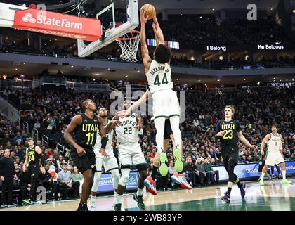 Milwaukee, USA. 9th Jan, 2024. Milwaukee Bucks guard Andre Jackson Jr. (top) dunks during the NBA regular season game between Milwaukee Bucks and Utah Jazz in Milwaukee, the United States, Jan. 9, 2024. Credit: Joel Lerner/Xinhua/Alamy Live News Stock Photo