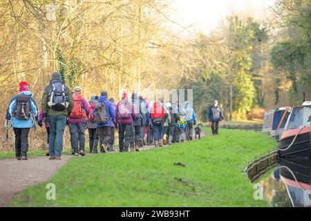 Kidderminster, UK. 9th January, 2024. UK weather: Although temperatures are only just above freezing, ramblers dressed in woolly hats and warm coats get out to enjoy a winter walk in the bright sunshine, ahead of the potential snow that is forecast. Kidderminster, UK. Credit: Lee Hudson/Alamy Live News Stock Photo