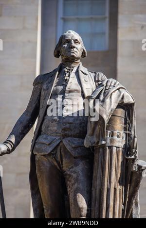 Bronze statue of George Washington, North Carolina State Capitol, Raleigh, North Carolina, USA Stock Photo