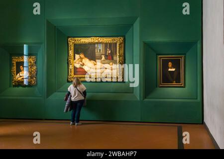 venus-of-urbino-titian-uffizi-gallery-stock-photo-alamy