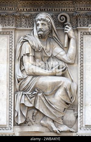 Numa Pompilius. Portrait of the second king of Rome, Numa Pompilius (c. 753–672 BC) by Jean Guillaume Moitte  (1746–1810), relief Stock Photo