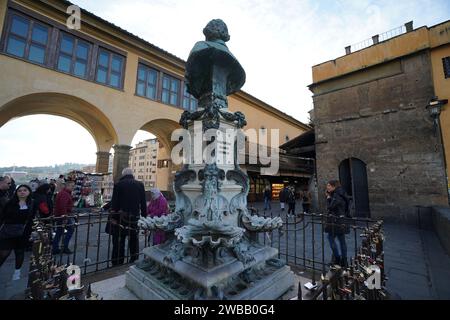 Ponte Vecchio bridge with shops and buildings on the bridge in Florence Italy Stock Photo