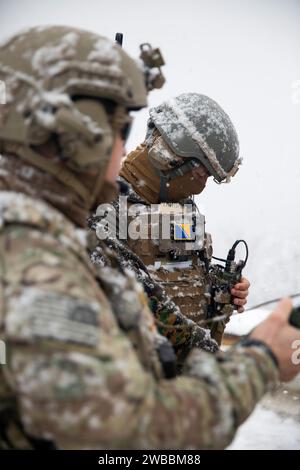A Joint Terminal Attack Controller coordinates close air support during ...