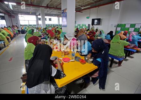 Dhaka, Bangladesh. 18th Dec, 2023. Ready-made garments worker having food in a garments factory in Dhaka, Bangladesh on January 10, 2024. Photo by Habibur Rahman/ABACAPPRESS.COM Credit: Abaca Press/Alamy Live News Stock Photo