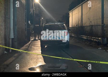 Chicago police on the scene of the homicide. Chicago police process a crime scene that occurred in the 300 block of E. 79th Street in Chicago, Illinois, United States on January 10, 2024. Tuesday, January 9, 2024 at approximately 10:16 pm CT, a 43-year-old male employee of a convenience store was in an alley when he was approached by a male suspect, who attempted to rob him. The offender fired shots during the incident, striking the victim in the head and the victim was pronounced on scene and Chicago police say that there is no one in custody. Stock Photo