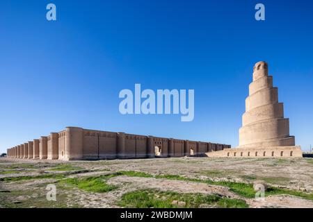 The 9th century Abbasid Great Mosque of Samarra and its helicoidal minaret, Samarra, Iraq Stock Photo