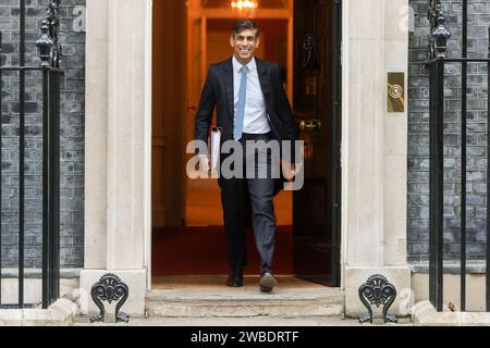 London, UK. 10th Jan, 2024. Image © Licensed to Parsons Media. 10/01/2024. London, United Kingdom. Rishi Sunak PMQs. Picture by Martyn Wheatley/Parsons Media Prime Minister Rishi Sunak departs No10 Downing Street for Prime Ministers Questions in the House of Commons. Credit: andrew parsons/Alamy Live News Stock Photo