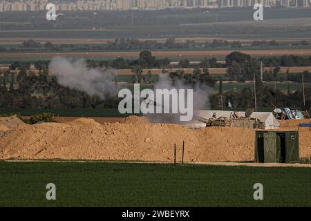 Israeli artillery continues to strike the Gaza Strip, as seen from an undisclosed location in Israel. More than 22,800 Palestinians and at least 1,300 Israelis have been killed, according to the Palestinian Ministry of Health and the Israel Defense Forces (IDF), since Hamas militants launched an attack on Israel from the Gaza Strip on October 7, and the Israeli operations in Gaza and the West Bank started. Stock Photo