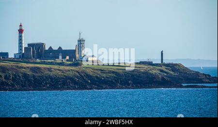 Panoramic view from the peninsula Kermorvan in south direction to the Pointe Saint Mathieu with monastery ruin and lighthouse, Le Conquet, department Stock Photo