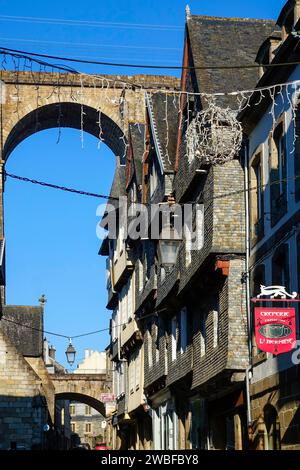 Old houses in Rue Ange de Guernisac, behind the viaduct of the Paris-Brest railway line, Morlaix Montroulez, Finistere Penn Ar Bed department Stock Photo