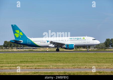 Aer Lingus Airbus A320-214 with registration EI-DVK lands on the Polderbaan, Amsterdam Schiphol Airport in Vijfhuizen, municipality of Stock Photo