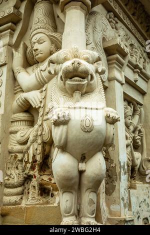 Kailasanathar temple ancient idol statues decoration, Kanchipuram, Tondaimandalam region, Tamil Nadu, South India Stock Photo