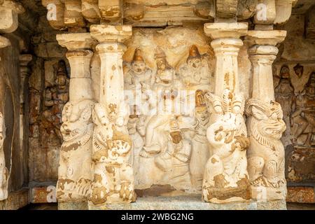 Kailasanathar temple ancient idol statues decoration, Kanchipuram, Tondaimandalam region, Tamil Nadu, South India Stock Photo