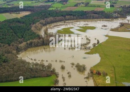 Luftbild vom Hochwasser der Lippe, Weihnachtshochwasser 2023, Fluss Lippe tritt nach starken Regenfällen über die Ufer, Überschwemmungsgebiet Lippemäander an der Lippe Aussichtsplattform, Bäume im Wasser, Hötting, Datteln, Ruhrgebiet, Nordrhein-Westfalen, Deutschland ACHTUNGxMINDESTHONORARx60xEURO *** Aerial view of the flood of the Lippe, Christmas flood 2023, river Lippe overflows its banks after heavy rainfall, flood area Lippemäander at the Lippe viewing platform, trees in the water, Hötting, Datteln, Ruhr area, North Rhine-Westphalia, Germany ATTENTIONxMINDESTHONORARx60xEURO Stock Photo