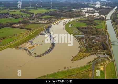 Luftbild vom Hochwasser der Lippe, Weihnachtshochwasser 2023, Fluss Lippe tritt nach starken Regenfällen über die Ufer, Überschwemmungsgebiet am Chemiepark Hüls, Chemiezone, Wesel-Datteln-Kanal, Marl, Ruhrgebiet, Nordrhein-Westfalen, Deutschland ACHTUNGxMINDESTHONORARx60xEURO *** Aerial view of the flood of the Lippe, Christmas flood 2023, river Lippe overflows its banks after heavy rainfall, flood area at Hüls Chemical Park, chemical zone, Wesel Datteln Canal, Marl, Ruhr area, North Rhine-Westphalia, Germany ATTENTIONxMINDESTHONORARx60xEURO Stock Photo