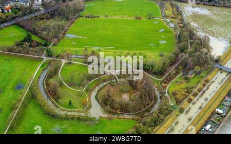 Luftbild vom Hochwasser der Lippe, Weihnachtshochwasser 2023, Fluss Lippe tritt nach starken Regenfällen über die Ufer, Überschwemmungsgebiet Lippeaue Marker Burghügel, Mitte, Hamm, Ruhrgebiet, Nordrhein-Westfalen, Deutschland ACHTUNGxMINDESTHONORARx60xEURO *** Aerial view of the flood of the Lippe, Christmas flood 2023, river Lippe overflows its banks after heavy rainfall, flood area Lippeaue Marker Burghügel, center, Hamm, Ruhr area, North Rhine-Westphalia, Germany ATTENTIONxMINDESTHONORARx60xEURO Stock Photo