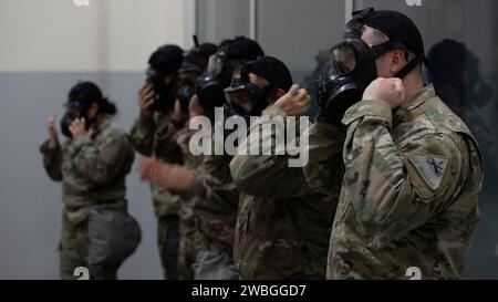 Soldiers assigned to the 47th Combat Support Hospital, 62nd Medical ...