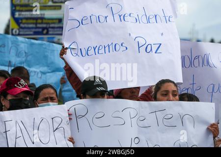 PRESOS-LATACUNGA-PIDEN-PAZ Latacunga, miÃ rcoles 10 de enero del 2024 Pivados de la Libertad del Centro de Rehabilitacion de la Latacunga y sus familiares, piden paz, al Gobierno Nacional que declaro el estado de guerra interna en el pais. Fotos: Latacunga Cotopaxi Ecuador CLJ-PRESOS-LATACUNGA-PIDEN-PAZ-247b26c67a83c23a85240377e0b92cc0 *** LATACUNGA PRISONERS ASK FOR PEACE Latacunga, Wednesday, January 10, 2024 Freedom Prisoners of the Latacunga Rehabilitation Center and their families, ask for peace, to the National Government that declared a state of internal war in the country Photos Latacu Stock Photo