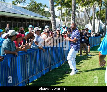 Honolulu, Hawaii, USA. 10th Jan, 2024. Academy Award winner Jamie Foxx interacts with his fans during the Pro/Am day at the Sony Open at Waialae Country Club in Honolulu, Hawaii. Glenn Yoza/CSM/Alamy Live News Stock Photo