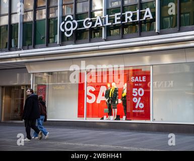 Kassel Warenhauskette Galeria Karstadt Kaufhof hat zum dritten mal Insolvenz Warenhauskette Galeria Karstadt Kaufhof hat zum dritten mal seit Mai 2020 Insolvenz angemeldet, eine Schließung des Kaufhauses in Kassel ist gegenwärtig ausgeschlossen, trotzdem sind die Mitarbeiter verunsichert, 10. Januar 2023, Kassel / Hessen / Deutschland, *** Kassel department store chain Galeria Karstadt Kaufhof has filed for insolvency for the third time Department store chain Galeria Karstadt Kaufhof has filed for insolvency for the third time since May 2020, a closure of the department store in Kassel is curr Stock Photo