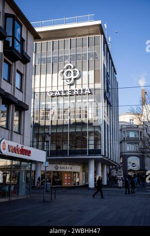 Kassel Warenhauskette Galeria Karstadt Kaufhof hat zum dritten mal Insolvenz Warenhauskette Galeria Karstadt Kaufhof hat zum dritten mal seit Mai 2020 Insolvenz angemeldet, eine Schließung des Kaufhauses in Kassel ist gegenwärtig ausgeschlossen, trotzdem sind die Mitarbeiter verunsichert, 10. Januar 2023, Kassel / Hessen / Deutschland, *** Kassel department store chain Galeria Karstadt Kaufhof has filed for insolvency for the third time Department store chain Galeria Karstadt Kaufhof has filed for insolvency for the third time since May 2020, a closure of the department store in Kassel is curr Stock Photo