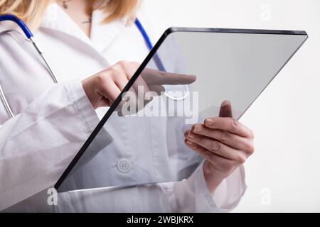 Healthcare professional demonstrates a clear tablet, symbolizing transparency and innovation in medicine Stock Photo