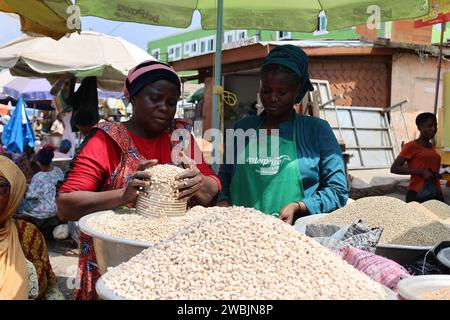 Accra Ghana 10th Jan 2024 Vendors Sell Goods At A Market In Accra   Accra Ghana 10th Jan 2024 Vendors Sell Goods At A Market In Accra Ghana Jan 10 2024 The Ghana Statistical Service Announced On Wednesday That The Countrys Inflation Rate Dropped To 232 Percent In December Last Year The Fifth Consecutive Decrease Since August 2023 Credit Sethxinhuaalamy Live News 2wbjn8p 