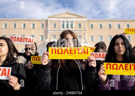 Athen, Greece. 11th Jan, 2024. Students hold placards with the words 'For Sale' during a demonstration against the planned admission of private universities. Student associations and the teachers' union OLME had called for the protests. Credit: Socrates Baltagiannis/dpa/Alamy Live News Stock Photo