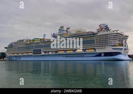 World's largest cruise ship ICON OF THE SEAS during second sea trials ...