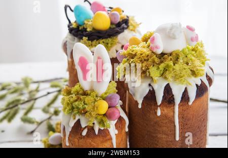 Paska - Easter Eve sweet bread with icing decorated with eatable "moss" still life with willow. Popular dessert during Eastern Orthodox Easter. Old cu Stock Photo