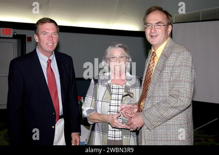 KENNEDY SPACE CENTER, FLA. - NASA public affairs specialist George Diller (right) is honored with a Harry Kolcum Memorial News and Communications Award for 2004 by the National Space Club Florida Committee at the Radisson Resort at the Port, Cape Canaveral, Fla. He is joined by Committee Chairman Jerry Moyer (left) and Eddie Kolcum, wife of the late journalist for whom the award is named. Each year, the National Space Club Florida Committee recognizes area representatives of the news media and communications professions for excellence in their ability to communicate the space story along Flori Stock Photo