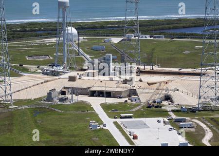 CAPE CANAVERAL, Fla. – Construction of the towers on Launch Pad 39B at ...