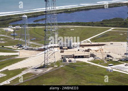 CAPE CANAVERAL, Fla. – Construction Of The Towers On Launch Pad 39B At NASA's Kennedy Space ...