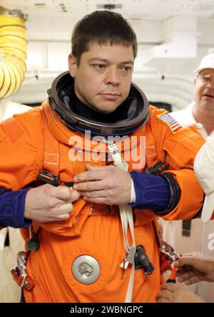 STS-130 LAUNCH L-0 WHITE ROOM ACTIVITIES Stock Photo - Alamy