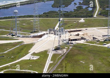 CAPE CANAVERAL, Fla. – Construction of the towers on Launch Pad 39B at ...