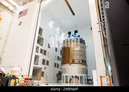 Engineers and technicians moved the Orion service module test article into the Reverberant Acoustic Test Facility at NASA Glenn Research Center’s Plum Brook Station in Sandusky, Ohio on April 8, 2016. Acoustic testing is scheduled to begin April 18. The blue structure sitting on top of the test article is a mass simulator that represents the Orion crew module...The test article will be blasted with at least 152 decibels and 20-10,000 hertz of sound pressure and vibration to simulate the intense sounds the Orion service module will be subjected to during launch and ascent into space atop the ag Stock Photo