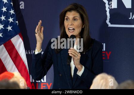 Ankeny, Iowa, USA. 11th Jan, 2024. Former U.N. Ambassador and South Carolina Governor NIKKI HALEY campaigns at Toast, a wedding and events center.(Credit Image: © Brian Cahn/ZUMA Press Wire) EDITORIAL USAGE ONLY! Not for Commercial USAGE! Stock Photo