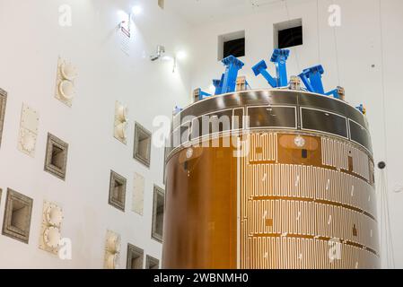 Engineers and technicians moved the Orion service module test article into the Reverberant Acoustic Test Facility at NASA Glenn Research Center’s Plum Brook Station in Sandusky, Ohio on April 8, 2016. Acoustic testing is scheduled to begin April 18. The blue structure sitting on top of the test article is a mass simulator that represents the Orion crew module...The test article will be blasted with at least 152 decibels and 20-10,000 hertz of sound pressure and vibration to simulate the intense sounds the Orion service module will be subjected to during launch and ascent into space atop the ag Stock Photo