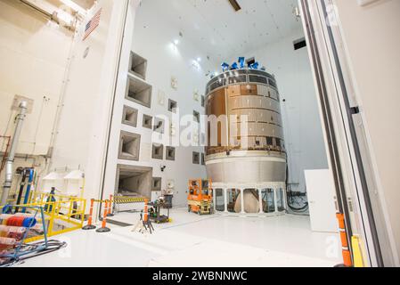 Engineers and technicians moved the Orion service module test article into the Reverberant Acoustic Test Facility at NASA Glenn Research Center’s Plum Brook Station in Sandusky, Ohio on April 8, 2016. Acoustic testing is scheduled to begin April 18. The blue structure sitting on top of the test article is a mass simulator that represents the Orion crew module...The test article will be blasted with at least 152 decibels and 20-10,000 hertz of sound pressure and vibration to simulate the intense sounds the Orion service module will be subjected to during launch and ascent into space atop the ag Stock Photo