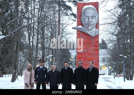 At the Gagarin Cosmonaut Training Center in Star City, Russia, the Expedition 34/35 prime and backup crewmembers pose for pictures in front of the statue of Vladimir Lenin Dec. 6, 2012 before departing for their launch site at the Baikonur Cosmodrome in Kazakhstan for final training. From left to right are backup crewmembers Karen Nyberg of NASA, Luca Parmitano of the European Space Agency and Russian cosmonaut Fyodor Yurchikhin and prime crewmembers Soyuz Commander Roman Romanenko, Flight Engineer Chris Hadfield of the Canadian Space Agency and Flight Engineer Tom Marshburn of NASA. Romanenko Stock Photo