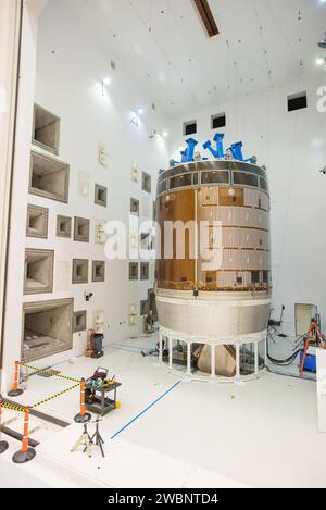 Engineers and technicians moved the Orion service module test article into the Reverberant Acoustic Test Facility at NASA Glenn Research Center’s Plum Brook Station in Sandusky, Ohio on April 8, 2016. Acoustic testing is scheduled to begin April 18. The blue structure sitting on top of the test article is a mass simulator that represents the Orion crew module...The test article will be blasted with at least 152 decibels and 20-10,000 hertz of sound pressure and vibration to simulate the intense sounds the Orion service module will be subjected to during launch and ascent into space atop the ag Stock Photo