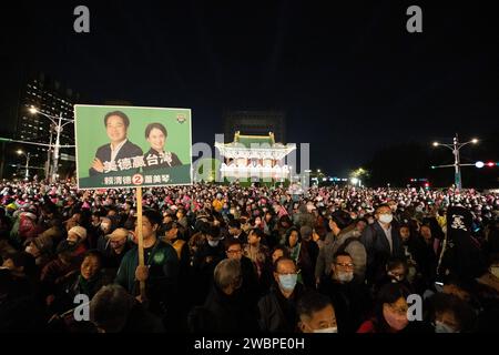 Taiwan, Jan 11, 2024. TPP supporters were attending the rally in Taipei, Taiwan on Friday night, Jan 11, 2024.   Last 2 Days until the Taiwan Presidential Election 2024 election day, Democratic Progressive Party (DPP) held a massive rally in   Taipei, Taiwan on Saturday evening, Jan 11, 2024. Stock Photo